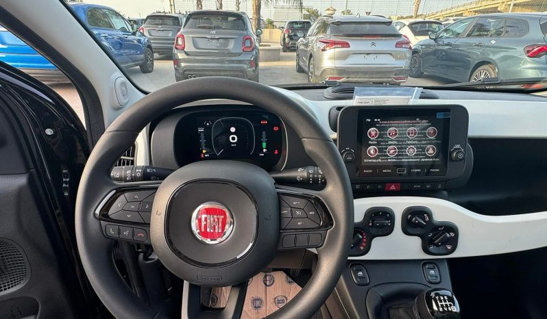 NUOVA FIAT PANDINA CROSS 1.0 HYBRID 70 CV completo