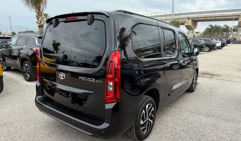 NUOVO TOYOTA PROACE LUXURY DIESEL 130 CV completo