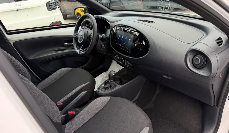 NUOVA TOYOTA AYGO X completo