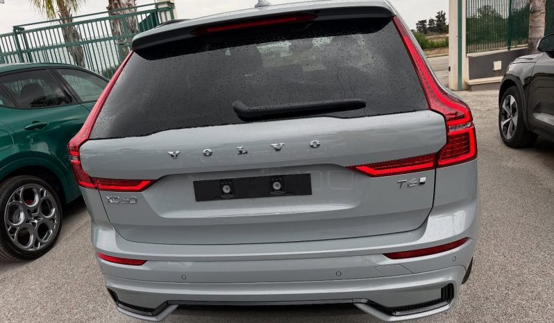 NUOVA XC60 PLUG -IN HYBRID completo