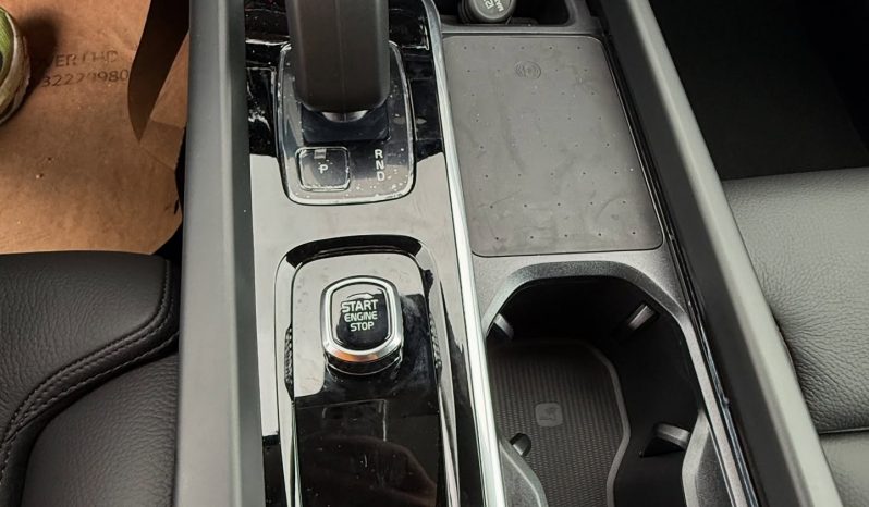 NUOVA XC60 PLUG -IN HYBRID completo