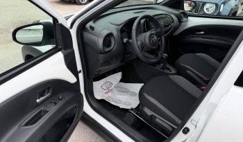 NUOVA TOYOTA AYGO X completo