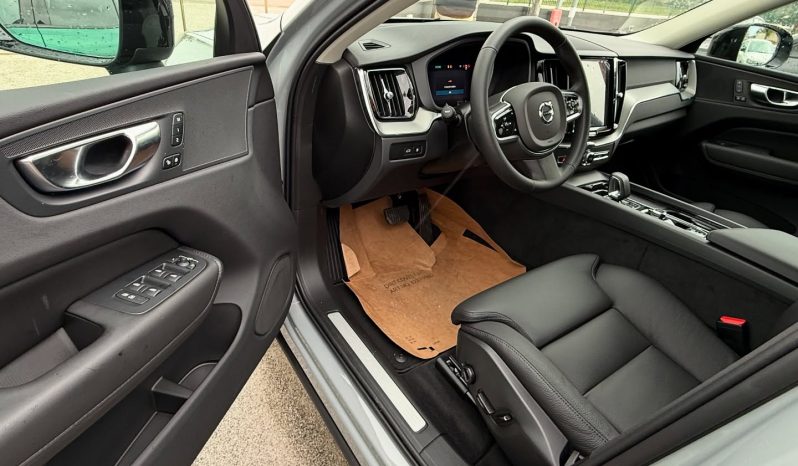 Nuova Volvo XC60 Versione : Plus Dark Plug-in Hybrid T6 AWD completo