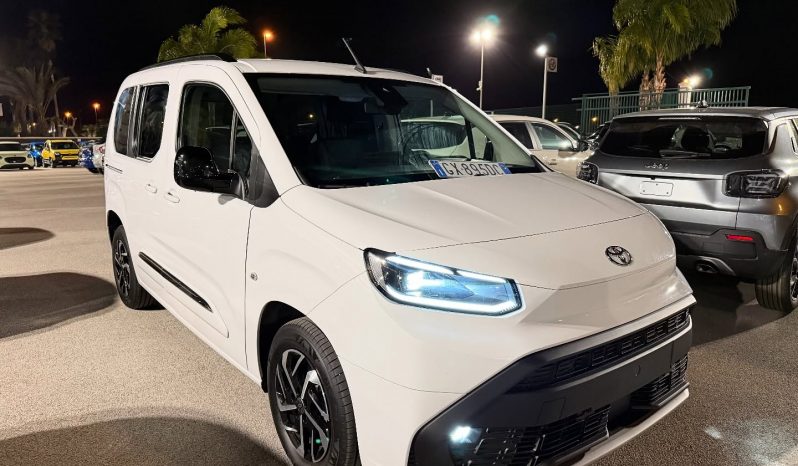 NUOVO TOYOTA PROACE EXECUTIVE DIESEL VETTURA completo