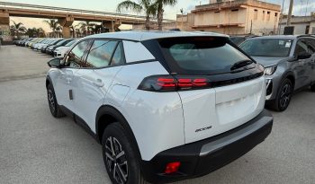 NUOVA PEUGEOT 2008 1.2 TURBO BENZ. 100Cv completo