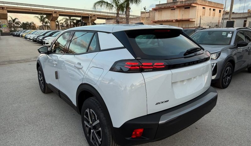NUOVA PEUGEOT 2008 1.2 TURBO BENZ. 100Cv completo