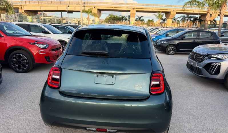 NUOVA FIAT 500EGIORGIO ARMANI COLLECTOR’S EDITION 100% ELETTRICA 87KW ( 118CV) completo