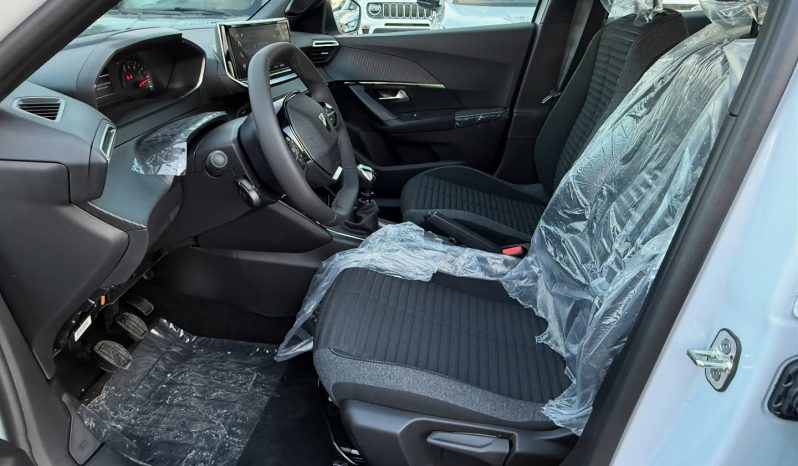 NUOVA PEUGEOT 2008 1.2 TURBO BENZ. 100Cv completo