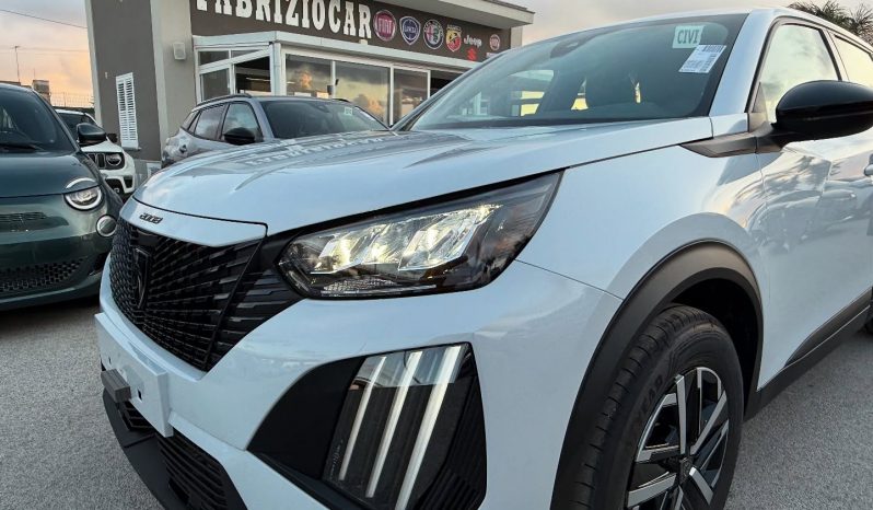 NUOVA PEUGEOT 2008 1.2 TURBO BENZ. 100Cv completo