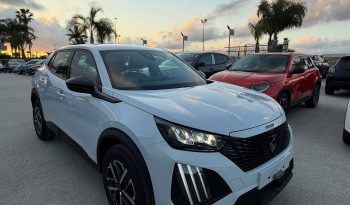 NUOVA PEUGEOT 2008 1.2 TURBO BENZ. 100Cv completo