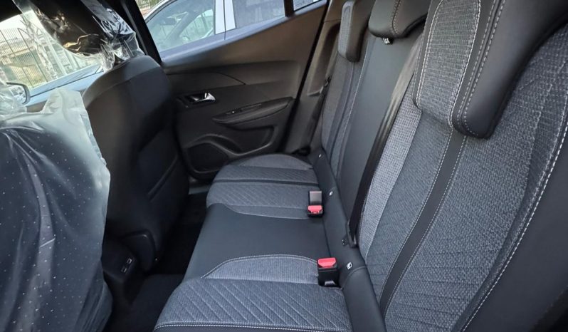 Peugeot 2008 Allestimento : Allure 1.2 Hybrid 136 cv completo