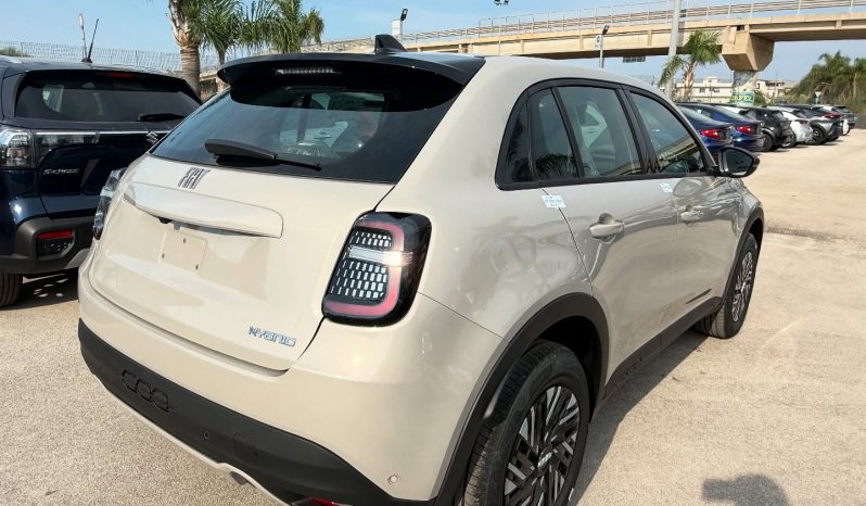 NUOVA FIAT 600 HYBRID 110 CV completo